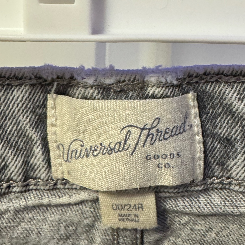 Universal Thread Jeans - Picture 3 of 4